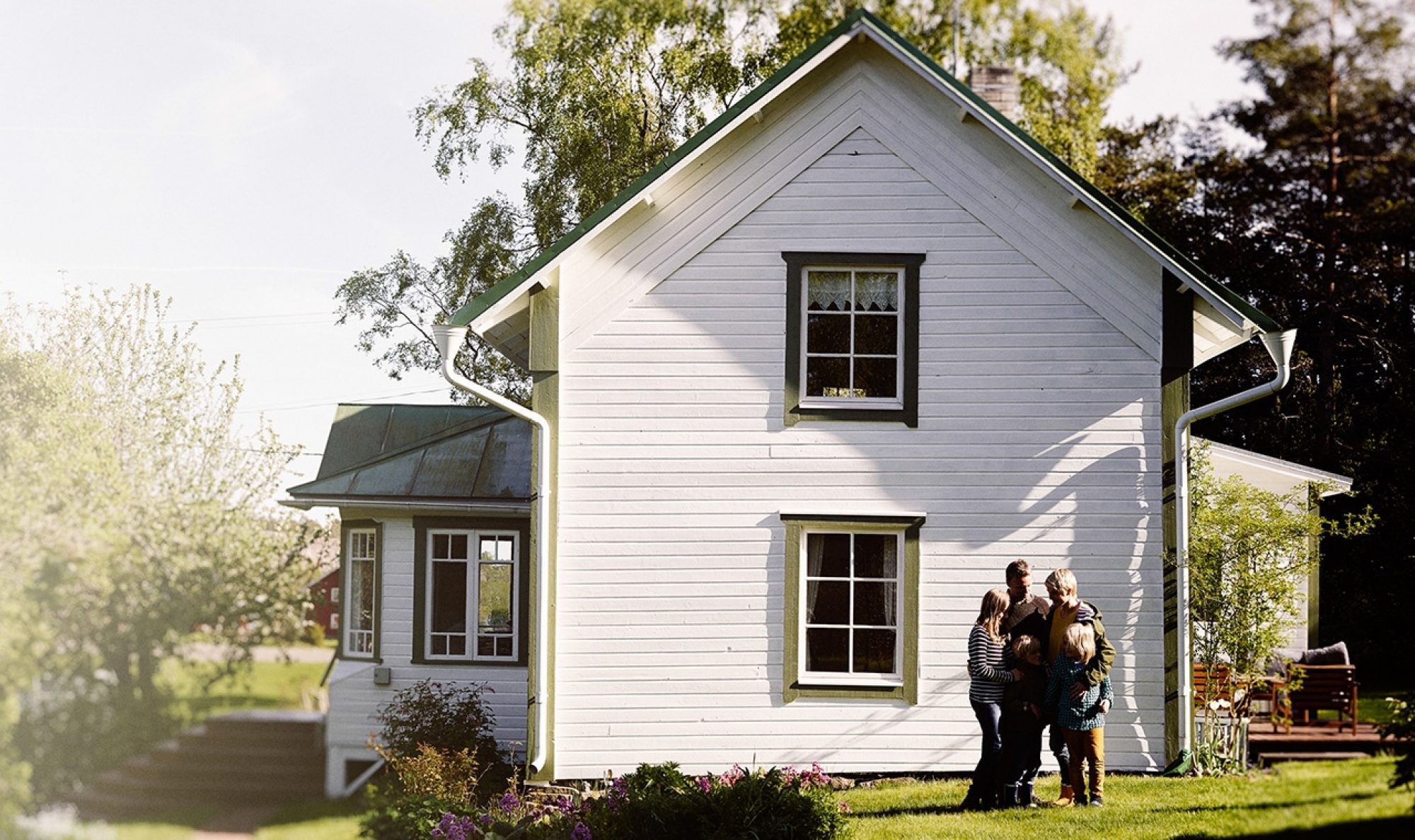 Smabolagsfond torp hus familj tillsammans
